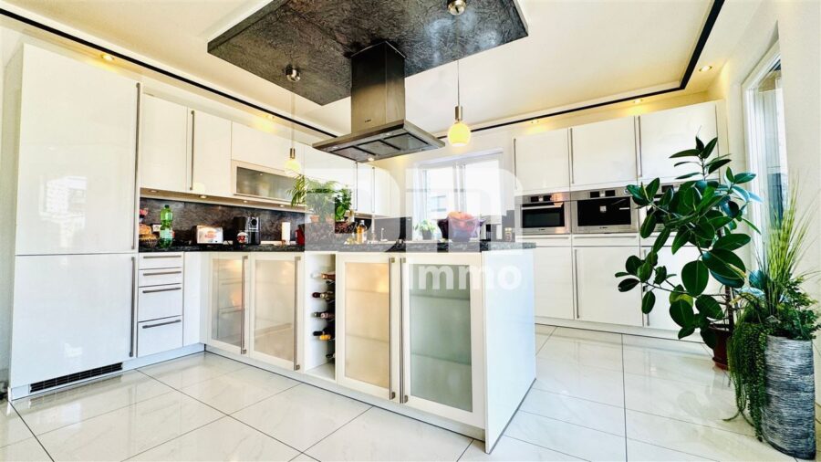 Luxeriöse Stadtvilla mit exklusiver Ausstattung in Traumlage mit vielen hochwertigen Extras - EG Offener Küchenbereich / Einbauküche